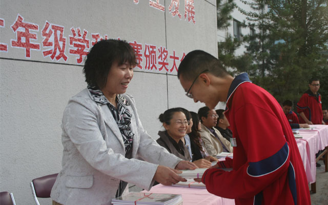 標題：高二年級學(xué)科競賽頒獎大會
瀏覽次數(shù)：406
發(fā)表時間：2013-09-12