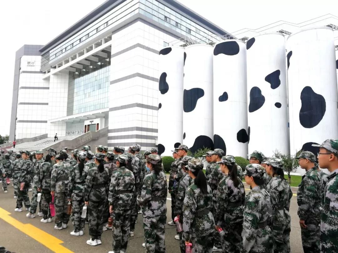 標(biāo)題：【逐夢青春 砥礪成鋒】呼市一中2019級新生社會軍事實(shí)踐活動系列之三
瀏覽次數(shù)：311
發(fā)表時間：2019-08-23