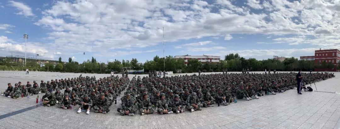 標(biāo)題：【逐夢青春 砥礪成鋒】呼市一中2019級新生軍事社會實(shí)踐活動之六
瀏覽次數(shù)：312
發(fā)表時間：2019-08-25